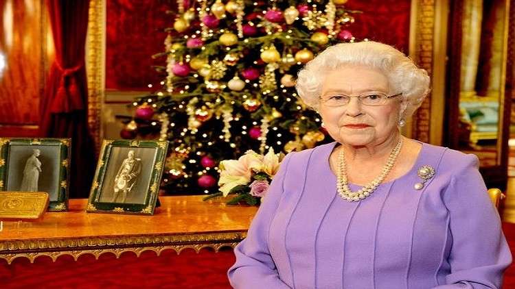 3 قواعد صارمة تفرضها ملكة بريطانيا لدى فتح هدايا الميلاد!