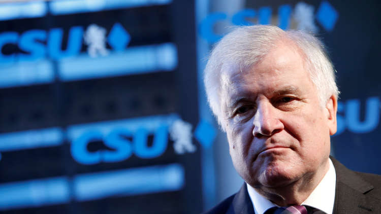 وزير داخلية ألمانيا للجالية المسلمة: اقطعوا علاقاتكم بالخارج ولكم ما تريدون!