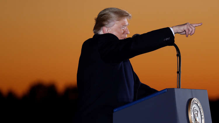 ترامب يهدد أكبر شركة سيارات أمريكية