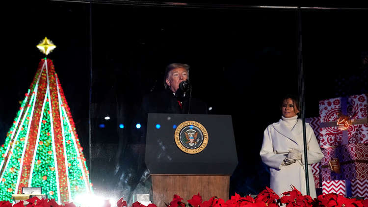 ميلانيا ترامب تضيء شجرة عيد الميلاد الرئيسية في الولايات المتحدة