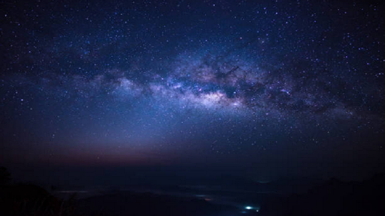 قياس كمية أضواء النجوم منذ بداية الكون!