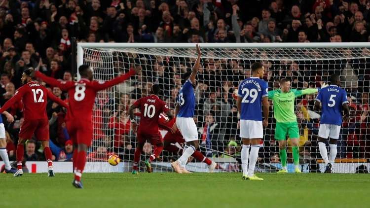 شاهد.. بهدف "غريب" ليفربول يهزم إيفرتون في "ديربي ميرسيسايد"