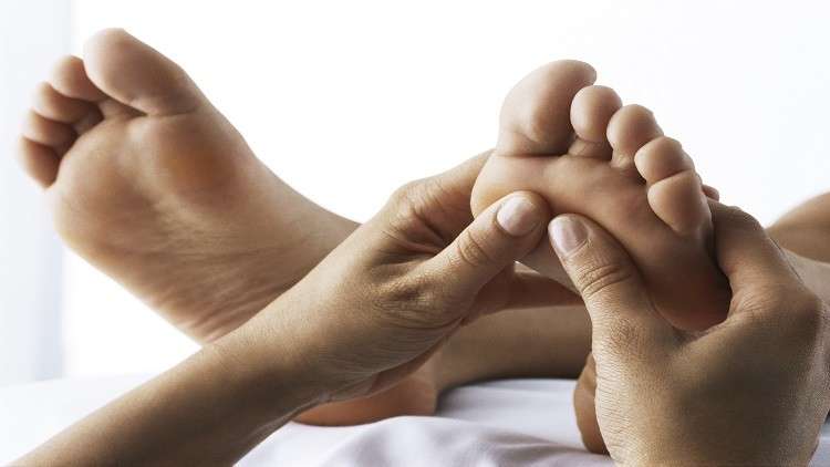 كيف يمكن لتدليك القدمين تعزيز حياتك الزوجية؟