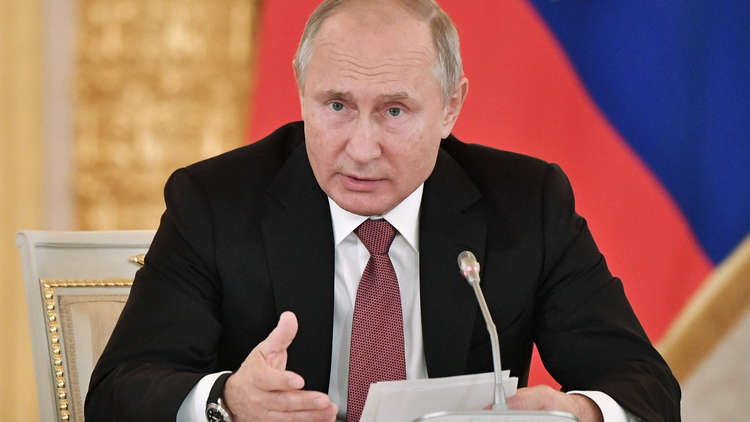 بوتين: بوروشينكو يتفنن في افتعال الأزمات والاستفزازات ويحمل روسيا المسؤولية