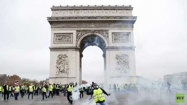 فرنسا.. النيابة العامة توجه تهما لـ 13 محتجا بـ"العبث بقوس النصر" 