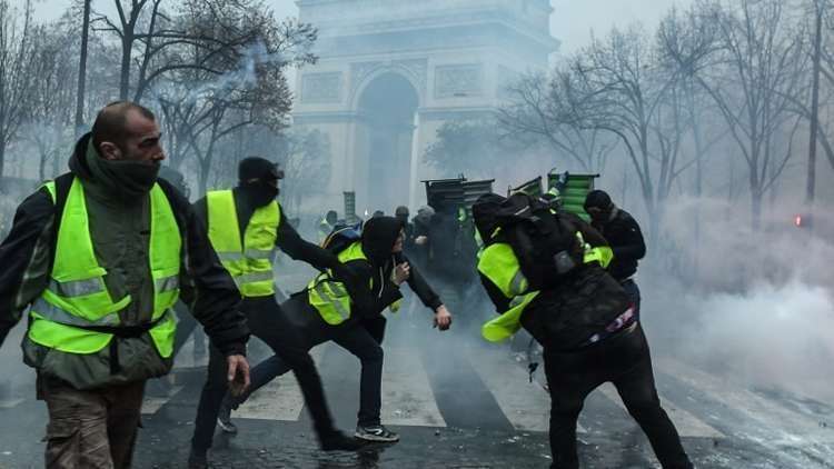 الشرطة الفرنسية تعلن إضرابا مفتوحا وتدعم 