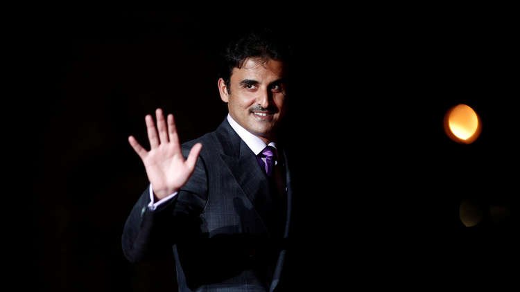 أمير قطر يعود لوطنه قبيل قمة الرياض وسط غموض في مشاركته