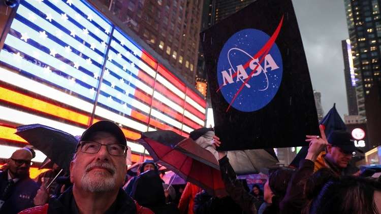 ناسا توقف البث المباشر من الفضاء بعد ثوان من ظهور جسم غامض (فيديو)