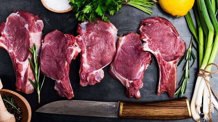 لماذا تزيد اللحوم الحمراء من خطر الإصابة بأمراض القلب؟