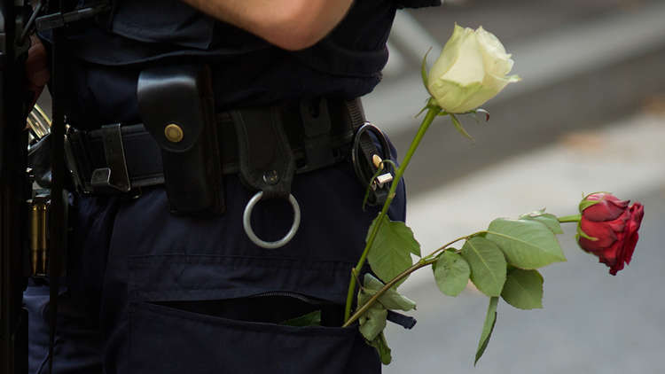 مشتبه به يفاجئ الشرطة بالرد على صورته: 