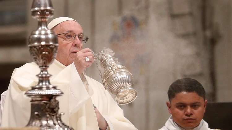البابا يقيم أول قداس في شبه الجزيرة العربية 