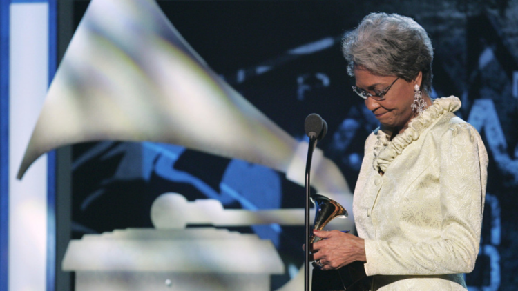 وفاة مغنية الجاز العالمية نانسي ويلسون