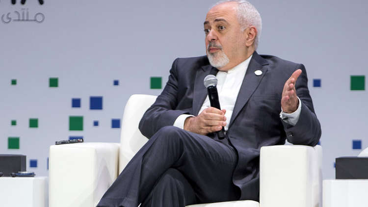 ظريف مهاجما السعودية من قطر: الحوثيون يقاتلون بأسلحة تم شراؤها من المملكة