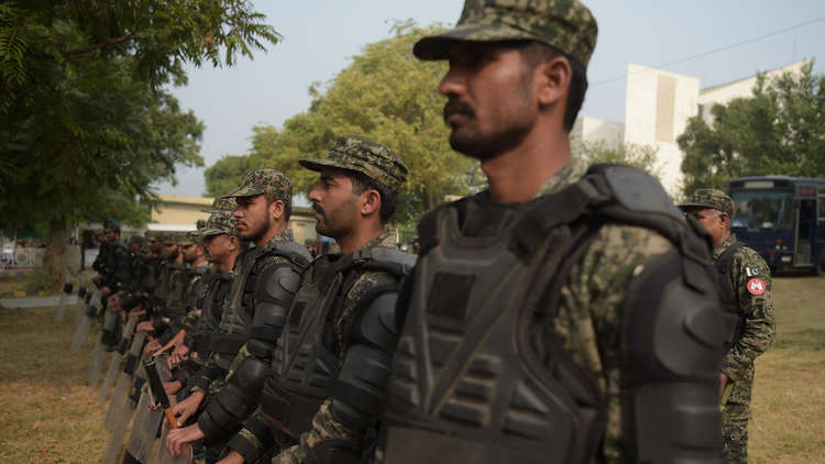باكستان تستدعي السفير الإيراني بعد مقتل 6 من عسكرييها عند حدود البلدين