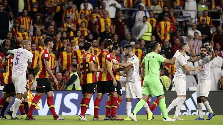 المصري الشحات يثير حفيظة لاعبي الترجي بإشارة مستفزة (فيديو)