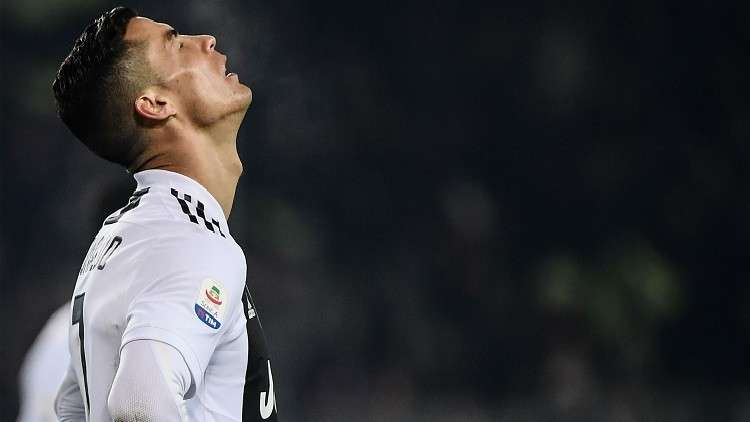 شاهد.. رونالدو ينفذ ضربة ثابتة بشكل غريب!