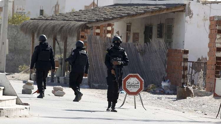 تونس.. محتجون يُغلقون معبر بوشبكة الحدودي مع الجزائر