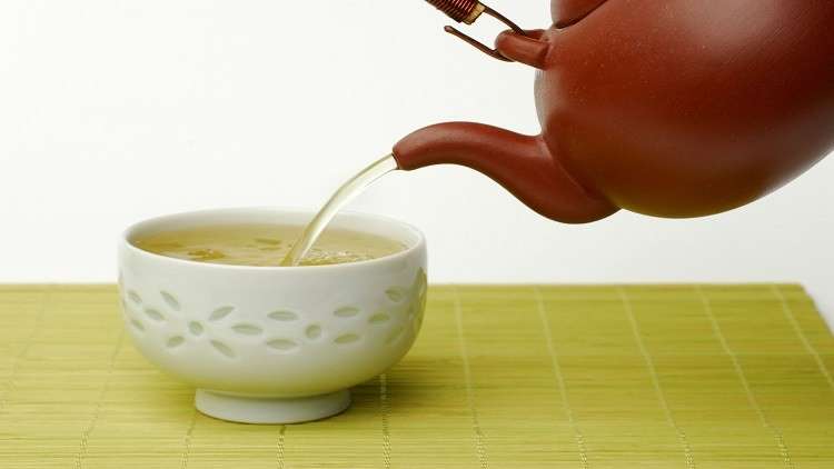 التأثيرات الإيجابية والسلبية للشاي الأخضر على الصحة