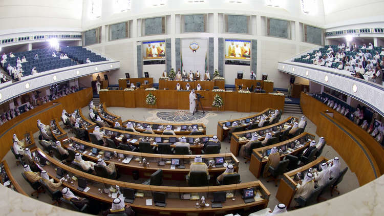 القضاء الكويتي يحرم البرلمان من منع إسقاط عضوية نائبين