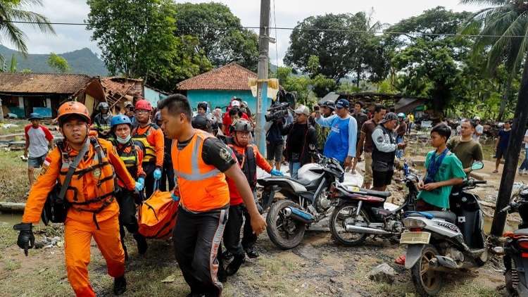إندونيسيا.. ارتفاع حصيلة قتلى التسونامي إلى 373