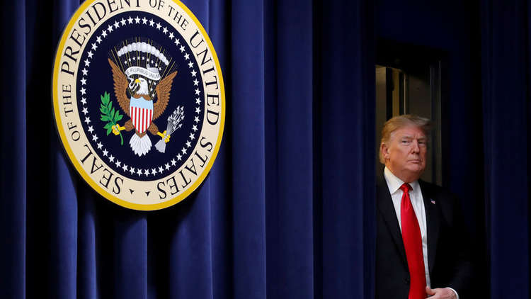 ترامب مغردا: أنا مسكين ووحيد في البيت الأبيض! 