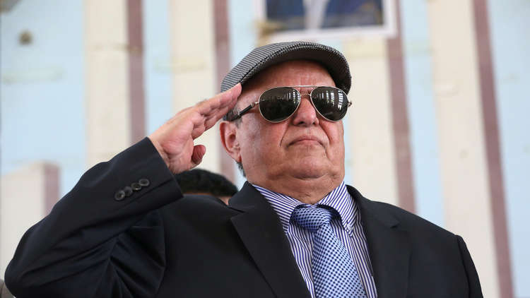 هادي يأمر بصرف رواتب الموظفين المدنيين في الحديدة