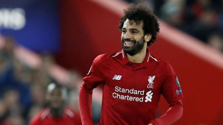 فيديو كوميدي .. محمد صلاح يرقص ويعزف على الكونترباص