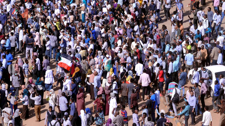 استعدادات أمنية للتعامل مع موكب ثان من المتظاهرين في الخرطوم وخطاب منتظر للبشير