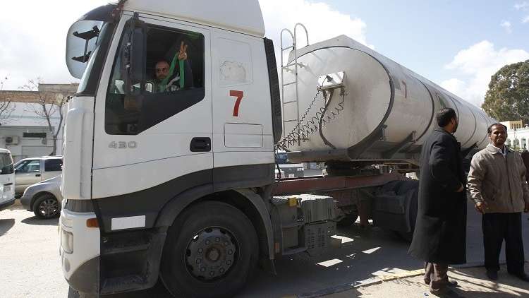 مهربو النفط يشقون طريقا جديدا في الجنوب الليبي