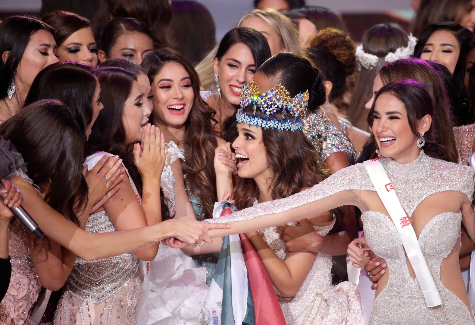 بالصور.. 118 فتاة تنافسن على لقب ملكة جمال العالم والفائزة مكسيكية!