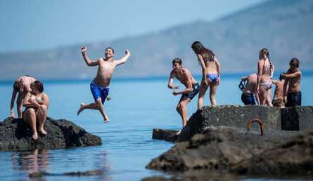 السياحة بحيرة "نوفي سفيت" في القرم