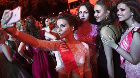 حفل تخرج تلاميذ المدارس في حديقة "بارك غوركي" في موسكو، روسيا