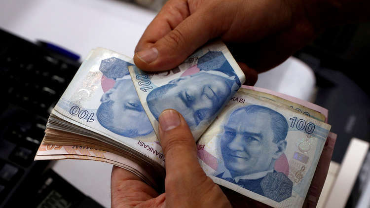 الليرة التركية تهبط أكثر من 1% مقابل الدولار 