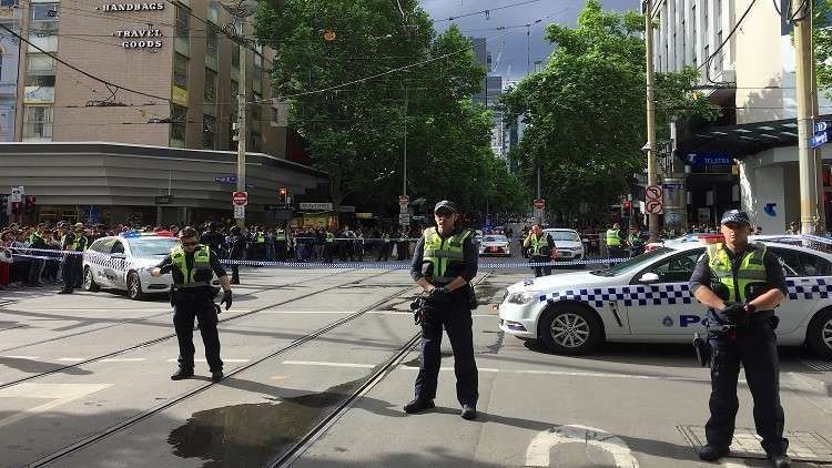 أسترالي يصدم سيارة شرطة ويطعن شخصا في سيدني ثم ينتحر
