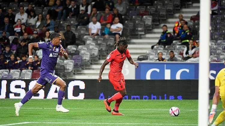 رسميا.. برشلونة يضم الفرنسي توديبو