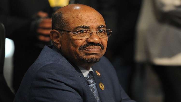 البشير يتعهد بمواصلة بناء الجيش السوداني