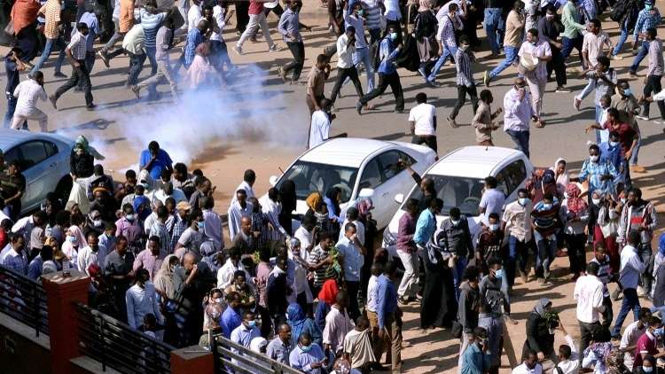 رويترز: مقتل متظاهر وإصابة 6 بالرصاص خلال الاحتجاجات في أم درمان بالسودان