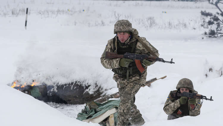 العسكريون الأوكرانيون يحتجزون لاعب كرة قدم من القرم