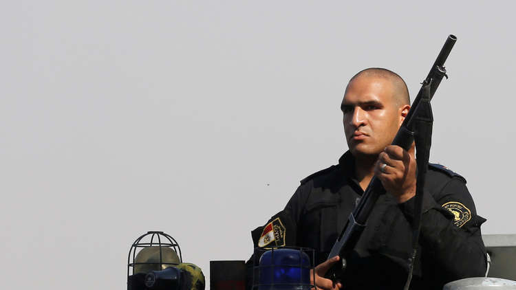 شجاعة ضابط شرطة مصري وأمين في شوارع الجيزة تنتهي بتكريمهما من وزير الداخلية! (صور)