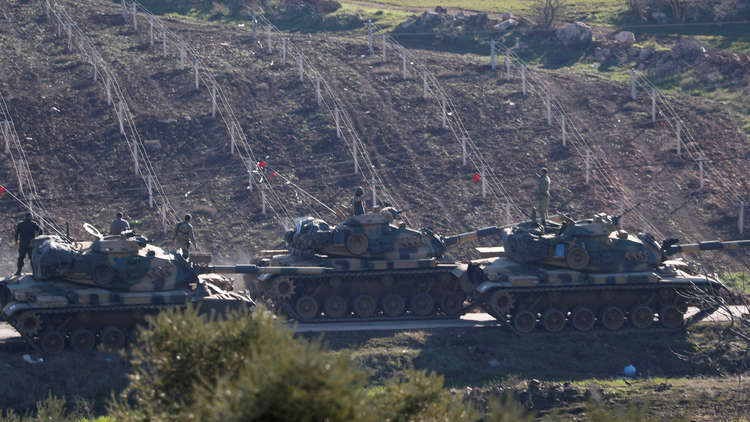 الجيش التركي ينفذ مناورات بمدرعاته على حدود إدلب السورية