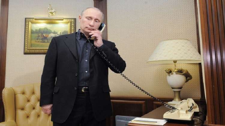 الكرملين يوضح لماذا لا يستخدم بوتين الهواتف الذكية الجوّالة!