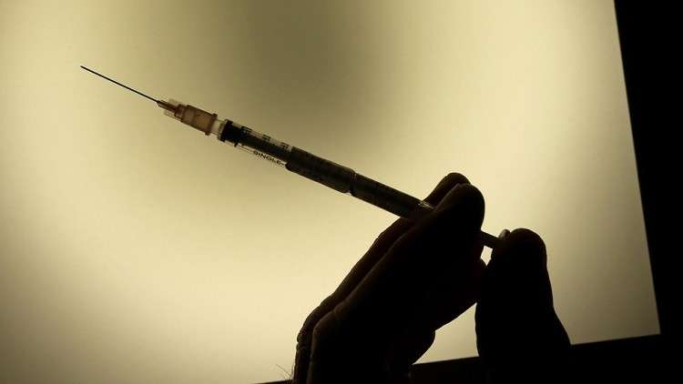 إيرلندي يحقن نفسه بسائله المنوي لـ "تخفيف آلامه"