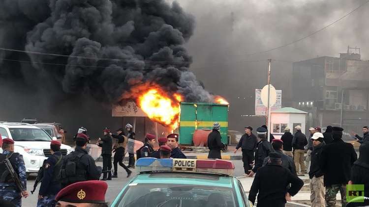 بالصور.. تجدد التظاهرات في البصرة واعتداءات على الشرطة