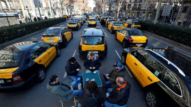 برشلونة.. القبض على 7 سائقي سيارات للأجرة اعتدوا على سائقي 