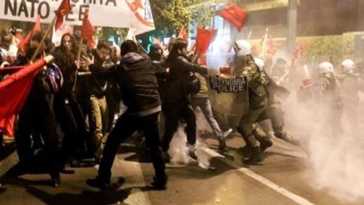إصابات بين المتظاهرين اليونانيين والشرطة بسبب الاسم الجديد لمقدونيا 