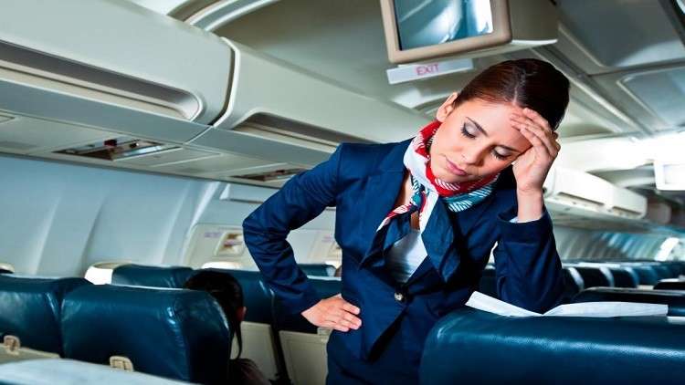 مضيفة طيران تكشف ما يجب على المسافرين تجنبه على متن الطائرة