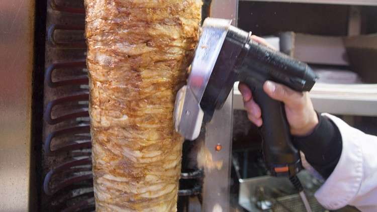 "معلم" شاورما تركي يقتل ابنته ويقطع جثتها