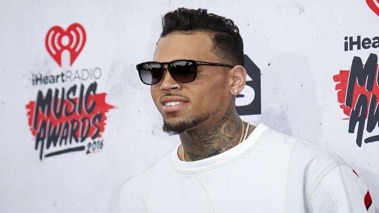 ضحية المغني كريس براون تؤكد تعرضها لاعتداء "وحشي وعنيف"