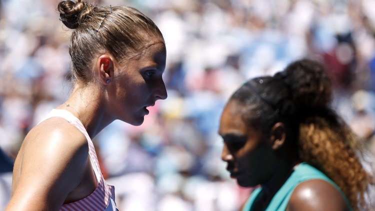 شاهد.. كارولينا بليشكوفا تقلب الطاولة على سيرينا وليامز 