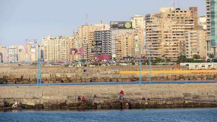 مصر... إزالة كبائن متنزه الإسكندرية لأصحابها المتخلفين عن سداد مستحقات الدولة وبينهم قيادات عسكرية 
